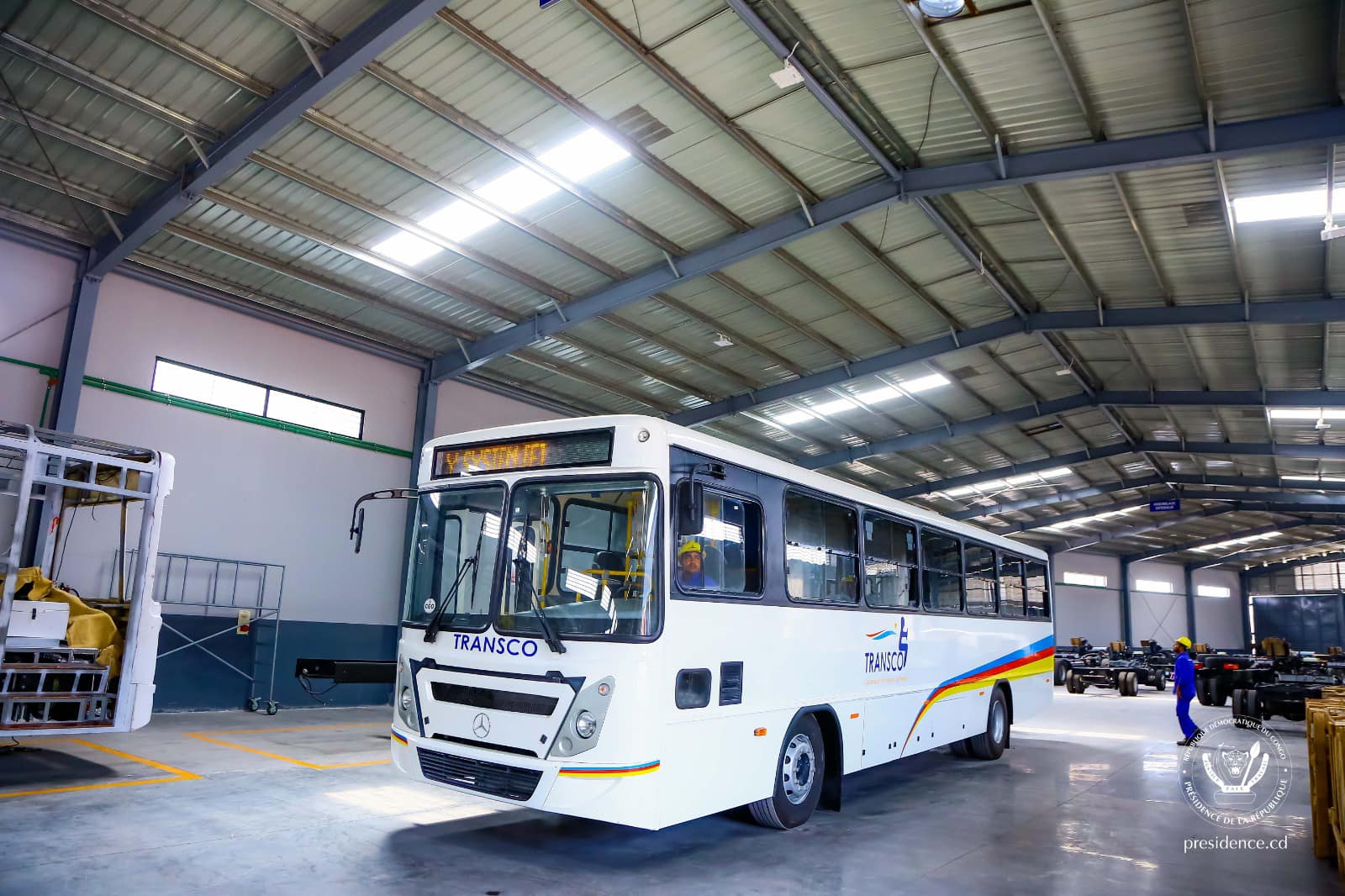 Dix nouveaux bus Mercedes made in Congo à la disposition de Transco 